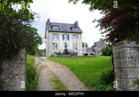 Una staccata casa francese a Huelgoat, Brittany, Francia - Giovanni Gollop Foto Stock