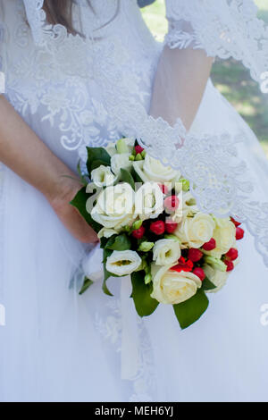 Bouquet della sposa, naturale, rose, stile mazzetto vacanza giorno di colore Foto Stock