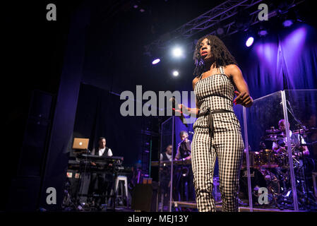 Manchester, Regno Unito. Il 22 aprile 2018. Heather Small, voce di M persone esegue a Manchester Academy 2 22/04/2018 Foto Stock