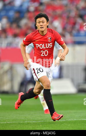 Saitama, Giappone. Xxi Aprile, 2018. Tadanari Lee (rossi) Calcio/Calcetto : 2018 J1 League match tra Urawa Red Diamonds 0-0 Hokkaido Consadole Sapporo di Saitama Stadium 2002 a Saitama, Giappone . Credito: AFLO/Alamy Live News Foto Stock