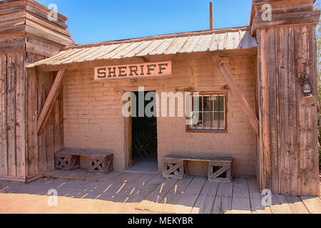 Sheriff's edificio per uffici a la vecchia pellicola di Tucson Studios parco divertimenti in Arizona Foto Stock