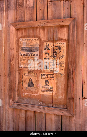 Wanted poster al di fuori della Sheriff's ufficio presso la vecchia pellicola di Tucson Studios parco divertimenti in Arizona Foto Stock