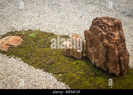 Pietre e moss nel giardino di roccia, stock photo Foto Stock