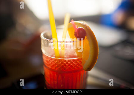 Summer cocktail di frutta sul tavolo Foto Stock