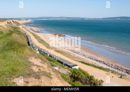 Spiaggia e vista costiera, Barton sul mare, Hampshire, Inghilterra, Regno Unito Foto Stock