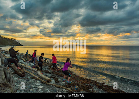 Ginnastica mattutina di boot camp, oca Parco allo spiedo, Comox, British Columbia, Canada. Foto Stock