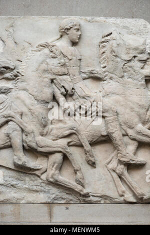 Londra. In Inghilterra. British Museum, il fregio del Partenone (marmi di Elgin), cavaliere dal Sud fregio, dal Partenone dell'Acropoli di Atene, ca. Foto Stock