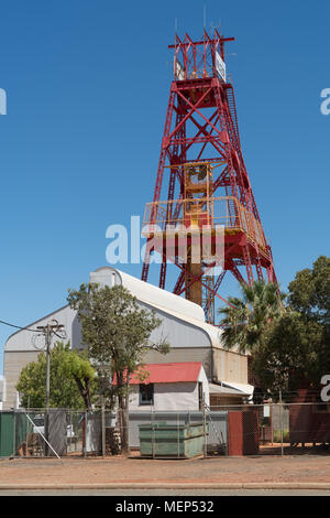 KALGOORLIE, Australia - 27 gennaio 2018: Pit il telaio di una vecchia miniera d'oro, il museo minerario di Kalgoorlie on gennaio 27, 2018 in Australia Occidentale Foto Stock