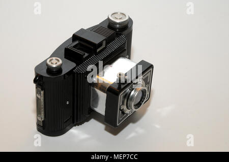 L'Ultra Fex è una bachelite nera fotocamera realizzata in Francia da Fex/Indo, circa 1946-66. Essa produce 6x9cm le immagini sulla pellicola 120. Foto Stock