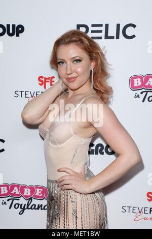 Babes in Toyland Pet Edition Fundraiser all'Avalon Hollywood in Hollywood, la California offre: Aubrey Michelle dove: Los Angeles, California, Stati Uniti quando: 21 Mar 2018 Credit: Sheri Determan/WENN.com Foto Stock
