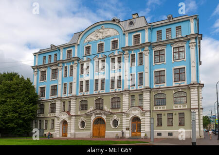 RUSSIA, San Pietroburgo - Agosto 18, 2017: militare-marine college dal nome della Nakhimov, costruito su Petrovskaya quay nel 1910-1912, architetto A. I. Dmitr Foto Stock