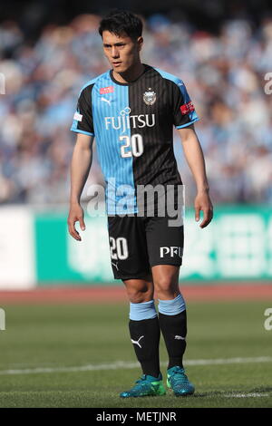 Kanagawa, Giappone. Xxi Aprile, 2018. Kei Chinen (frontale) Calcio/Calcetto : 2018 J1 League match tra Kawasaki frontale 4-1 Kashima palchi a Todoroki Stadium di Kanagawa, Giappone . Credito: AFLO/Alamy Live News Foto Stock