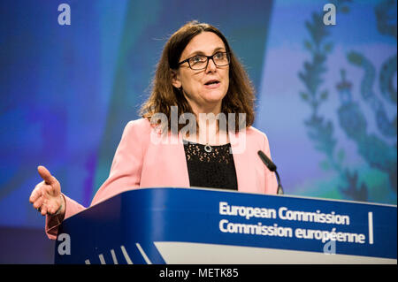 Bruxelles, BXL, Belgio. 23 apr, 2018. Cecilia MalmstrÃ¶m, il commissario UE per il commercio tiene una conferenza stampa sulla UE - Messico - Accordo commerciale alla sede centrale della Commissione europea a Bruxelles, in Belgio il 23.04.2018 da Wiktor Dabkowski Credito: Wiktor Dabkowski/ZUMA filo/Alamy Live News Foto Stock