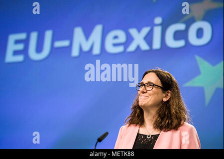 Bruxelles, BXL, Belgio. 23 apr, 2018. Cecilia MalmstrÃ¶m, il commissario UE per il commercio tiene una conferenza stampa sulla UE - Messico - Accordo commerciale alla sede centrale della Commissione europea a Bruxelles, in Belgio il 23.04.2018 da Wiktor Dabkowski Credito: Wiktor Dabkowski/ZUMA filo/Alamy Live News Foto Stock