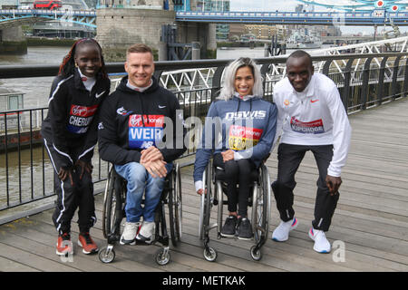 Londra, Regno Unito. 23 apr, 2018. Oggi ha visto la conclusione della serie xiwich iniziato con il 2017 VMLM e trofei sono stati presentati per la serie champions ,e maratona vincitore Eliud Kipchoge(Kenya)Mary Keitany(Kenya) Marcel Hug (Svizzera) e Manuela Schar (Svizzera) erano presenti anche i vincitori di sedia a rotelle David Weir GB) Madison de Rosario (Australia) e donne marathon vincitore Vivian Cheruiyot (Kenya)e controlli per le loro rispettive associazioni di beneficenza sono stati presentati come ben@Paolo Quezada-Neiman/Alamy Live News Foto Stock