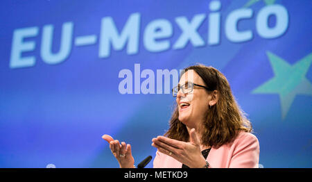 Bruxelles, BXL, Belgio. 23 apr, 2018. Cecilia MalmstrÃ¶m, il commissario UE per il commercio tiene una conferenza stampa sulla UE - Messico - Accordo commerciale alla sede centrale della Commissione europea a Bruxelles, in Belgio il 23.04.2018 da Wiktor Dabkowski Credito: Wiktor Dabkowski/ZUMA filo/Alamy Live News Foto Stock