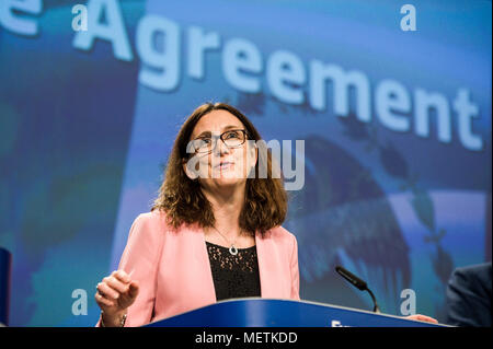 Bruxelles, BXL, Belgio. 23 apr, 2018. Cecilia MalmstrÃ¶m, il commissario UE per il commercio tiene una conferenza stampa sulla UE - Messico - Accordo commerciale alla sede centrale della Commissione europea a Bruxelles, in Belgio il 23.04.2018 da Wiktor Dabkowski Credito: Wiktor Dabkowski/ZUMA filo/Alamy Live News Foto Stock