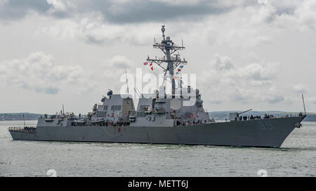 Portsmouth, Regno Unito. 23 Aprile, 2018. USS Farragut un US Navy, Arleigh Burke class, Missile distruttore, fa una breve visita a Portsmouth Base Navale. Credito: Neil Watkin / Alamy Live News Foto Stock