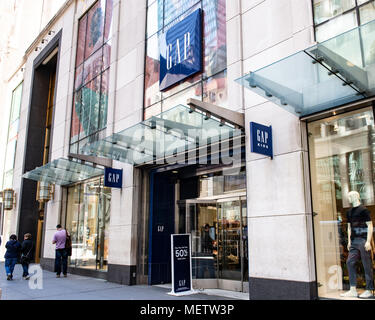 Gap store sulla Fifth Avenue a New York City. Foto Stock