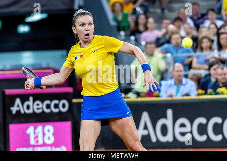 Aprile 22, 2018: Simona Halep (ROU) durante la Fed Cup by BNP 2018 gioco tra la Romania e la Svizzera presso la Sala Polivalenta, Cluj-Napoca, Romania ROU. Copyright: Cronos/Catalin Soare Foto Stock