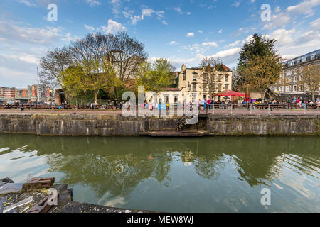 Il pub di struzzo e giardino sul Bathurst bacino. Progetto di Bristol, Foto Stock