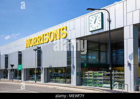 Milton Keynes Inghilterra facciata frontale e orologio Morrisons supermercato milton keynes buckinghamshire Inghilterra gb uk europa Foto Stock