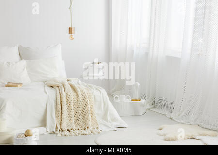 accogliente moderno Camera da letto Caratteristiche nero e bianca fantasia  tappeto 28217400 Stock Photo su Vecteezy