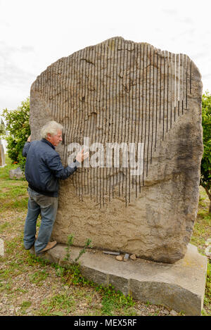 Il paese di San Sperate, Italia Sardegna - Aprile 22, 2014: Italiano muralista e scultore Pinuccio Sciola nel suo paese di San Sperate in Sardegna. Foto Stock