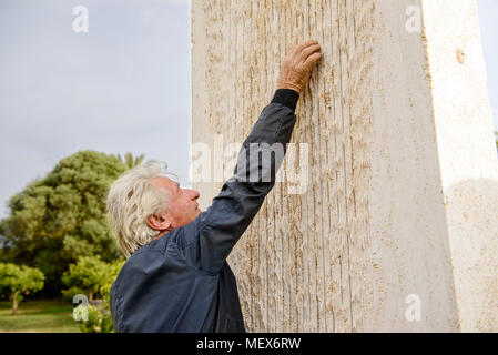 Il paese di San Sperate, Italia Sardegna - Aprile 22, 2014: Italiano muralista e scultore Pinuccio Sciola nel suo paese di San Sperate in Sardegna. Foto Stock