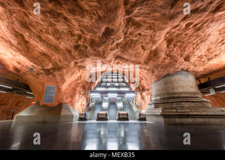 Visualizzazione classica del famoso Radhuset la stazione della metropolitana di Stoccolma Tunnelbana sistema di metropolitana, Svezia e Scandinavia Foto Stock