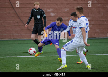 MINSK, Bielorussia - Aprile 7, 2018: i giocatori di calcio durante la bielorussa Premier League football match tra FC dinamo Minsk e FC Isloch alla FC Minsk Stadium. Foto Stock