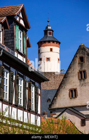 Casa in legno e muratura e Büdingen Castello nel centro storico della città di Büdingen, Hesse, Germania, Europa Foto Stock