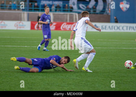 MINSK, Bielorussia - Aprile 7, 2018: i giocatori di calcio durante la bielorussa Premier League football match tra FC dinamo Minsk e FC Isloch alla FC Minsk Stadium. Foto Stock