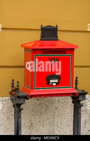 Autentica red letter box in Ungheria, Budapest, 2018 Foto Stock