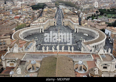 Città del Vaticano, lo Stato Vaticano - 10 Aprile 2018: Veduta aerea della piazza San Pietro (Piazza San Pietro) Foto Stock