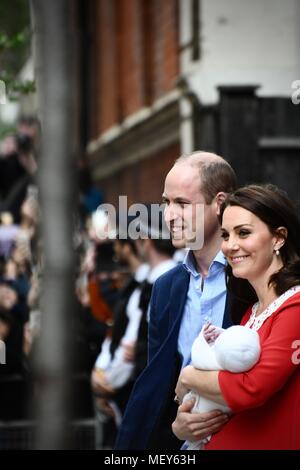 Nuovo Royal Baby con i genitori Foto Stock