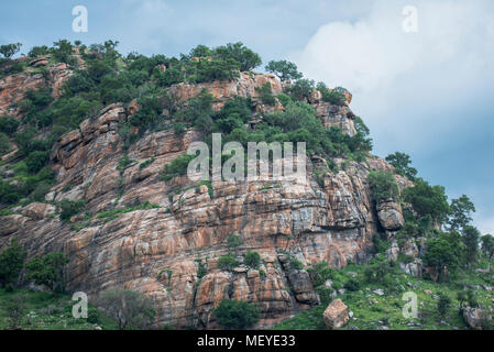 Sperone roccioso nella parte meridionale del Parco Nazionale di Kruger Foto Stock