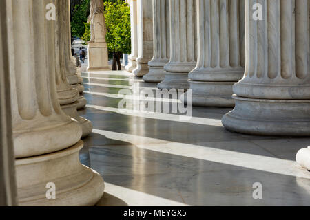 Colonne di marmo in edificio zapio ad Atene Foto Stock