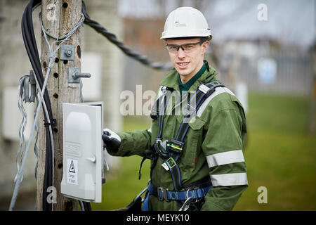 SCOTTISHPOWER partecipante dal Galles del Nord essendo formati per lavorare sui cavi di alimentazione Foto Stock