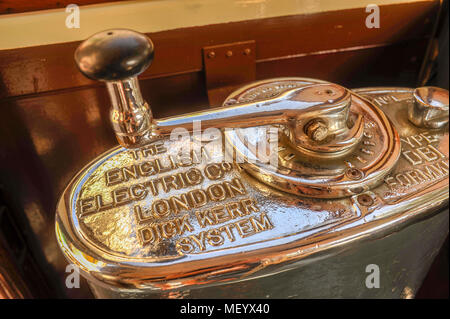 Chrome English Electric Co il tram a mano di comando velocità Foto Stock