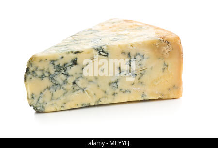 Gustoso formaggio blu isolato su sfondo bianco. Foto Stock