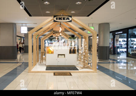Nuovo Ikea stand presso la Marina Shopping Centre, Finestrat, Spagna. Nuovo concetto di consultazione del cliente e punto di servizio Foto Stock