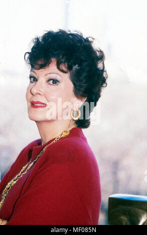 Anna Moffo, amerikanische Opernsängerin zuhause in ihrer Wohnung in New York, Stati Uniti d'America 1987. American opera singer Anna Moffo presso la sua casa privata in New York, Stati Uniti d'America 1987. Foto Stock