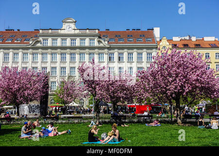 Jiriho z Podebrad Square, Vinohrady di Praga, Repubblica Ceca Foto Stock