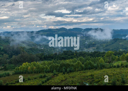 Le montagne vicino a Boa Vista do Sul, nello stato di Rio Grande do Sul, Brasile, Sud America Foto Stock