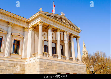 Parlamento austriaco edificio, Vienna, Austria. La prima pietra fu posata nel 1874; l'edificio è stato completato nel 1883. Foto Stock