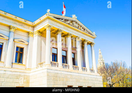 Parlamento austriaco edificio, Vienna, Austria. La prima pietra fu posata nel 1874; l'edificio è stato completato nel 1883. Foto Stock