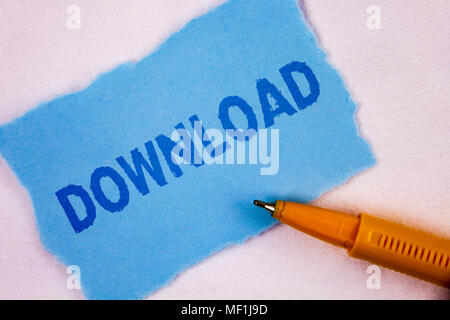 Segno di testo che mostra il download. Foto concettuale salvare più file allegati per unità disco rigido locale posizione scritta blu strappo nota adesiva carta pl Foto Stock