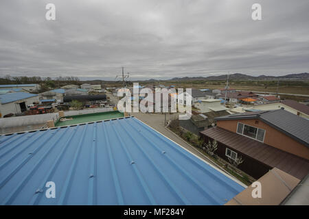 Paju, GYEONGGI, Corea del Sud. 24 apr, 2018. Aprile 24, 2018-Paju, Corea del Sud - Una vista del sud coreano Dong Daesung Freedonm villaggio nella DMZ, Corea del Sud. Inter coreano vertice svoltosi il 26 aprile 2018, due giorni per programmare un evento. Credito: Ryu Seung-Il/ZUMA filo/Alamy Live News Foto Stock