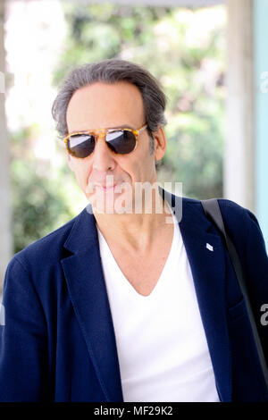 Atene, Grecia. 24 apr, 2018. Compositore di musica ALEXANDRE DESPLAT dà una masterclass a greco giovani musicisti. Credito: Aristidis Vafeiadakis/ZUMA filo/Alamy Live News Foto Stock